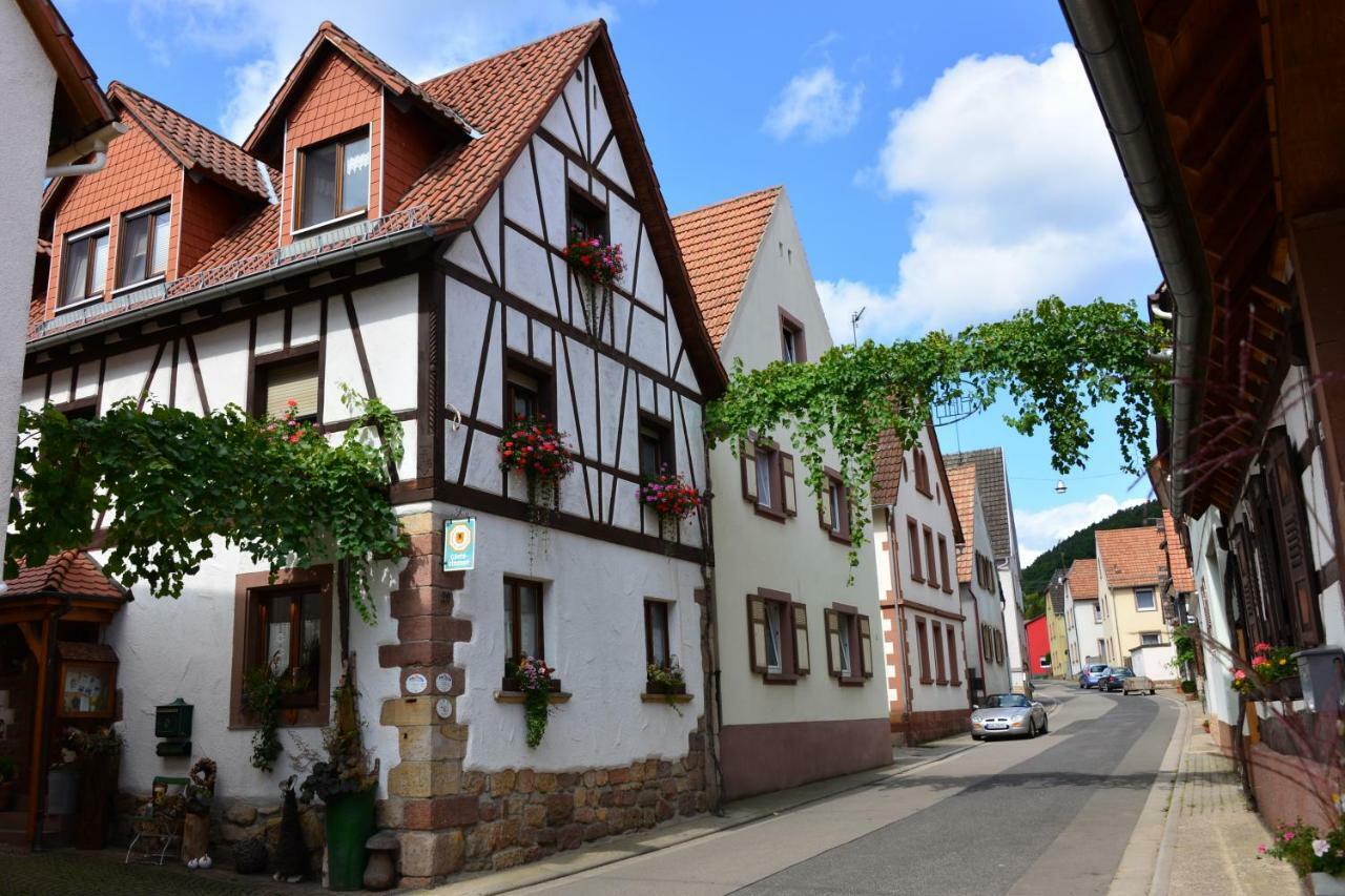 Gaestehaus Ehrhardt Schweigen-Rechtenbach Esterno foto